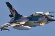 Một chiếc F-16B của Không quân Venezuela. Ảnh: MW.