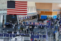 Các hãng hàng không hủy chuyến bay tại 40 sân bay lớn sau khi chính phủ áp dụng lệnh cắt giảm chưa từng có đối với hoạt động du lịch hàng không, với lý do lo ngại về an toàn kiểm soát không lưu do tình trạng đóng cửa chính phủ kéo dài. Ảnh: Reuters.