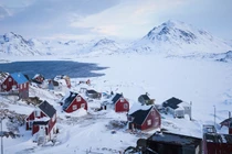 Ngôi làng Inuit ở Kulusuk, Greenland. Ảnh: Getty.