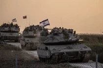 Xe tăng của Israel đang di chuyển trong cuộc chiến chống Hamas (Ảnh: Getty)