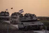 Xe tăng của Israel đang di chuyển trong cuộc chiến chống Hamas (Ảnh: Getty)