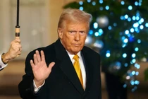 Donald Trump rời khỏi Điện Elysee ở Paris, Pháp, ngày 7/12. Ảnh: Getty.