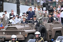 Tổng thống Pháp Emmanuel Macron tham dự lễ duyệt binh kỷ niệm Ngày Bastille thường niên tại Paris, ngày 14/7. Ảnh: Getty.