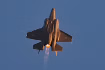 Một quan chức hàng đầu của Anh cho biết các máy bay F-35 của không quân Israel đã tiêu diệt phần lớn hệ thống phòng không của Iran vào tháng 10. Ảnh: AFP.