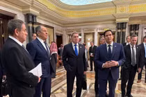 Bộ trưởng Ngoại giao Nga Sergey Lavrov và Bộ trưởng Ngoại giao Mỹ Marco Rubio trò chuyện sau cuộc họp tại Riyadh, Arab Saudi, ngày 18/2. Ảnh: Getty.