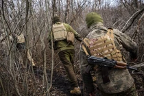 Binh sĩ Ukraine gần tiền tuyến ở Donbass, ngày 8/1. Ảnh: Getty.