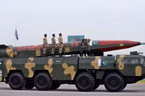 Một cuộc duyệt binh ở thủ đô Islamabad của Pakistan hồi đầu năm nay. Ảnh: WSJ.