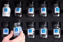 Phần lớn đất hiếm của châu Âu được nhập khẩu từ Trung Quốc. Ảnh: AFP.