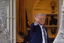 Tổng thống Mỹ Donald Trump có cuộc điện đàm với người đồng cấp Nga Vladimir Putin hôm 18/3. Ảnh: Reuters.