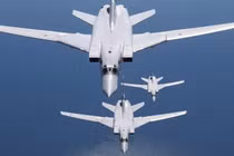 Các máy bay ném bom tầm xa Tu-22M của Nga. Ảnh: MW.