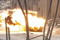 Xe tăng Merkava của Israel bị phá hủy trong cuộc phục kích của Hamas. Ảnh: MW.