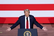 Tổng thống Mỹ Donald Trump phát biểu với các nhà lãnh đạo quân sự cấp cao tại Căn cứ Thủy quân Lục chiến Quantico, Virginia, Mỹ ngày 30/9. Ảnh: Getty.