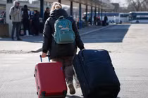 Ga xe lửa Đông Warsaw, một trung tâm nổi tiếng với người Ukraine đi sơ tán ở Warsaw, Ba Lan. Ảnh: Getty.