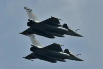 Máy bay chiến đấu Rafale của Không quân Ấn Độ trong triển lãm hàng không "Aero India 2021" tại căn cứ không quân Yelahanka ở Bengaluru, Ấn Độ, ngày 3/2/2021. Ảnh: Reuters.