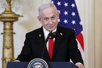 Thủ tướng Israel Benjamin Netanyahu phát biểu trong cuộc họp báo chung với Tổng thống Mỹ Donald Trump ngày 4/2. Ảnh: Getty.