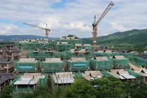 Ngày càng có thêm nhiều người mua nhà ở Trung Quốc từ chối trả nợ đối với các dự án dang dở (Ảnh: Reuters)