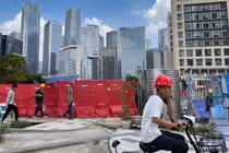 Một nhà phân tích cho biết, khi đợt bùng nổ bất động sản của đất nước qua đi, Bắc Kinh đang bơm thêm vốn vào lĩnh vực sản xuất (Ảnh: Reuters)