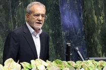 Tân Tổng thống Iran Masoud Pezeshkian phát biểu sau lễ tuyên thệ nhậm chức tại Quốc hội ở Tehran ngày 30/7 (Ảnh: AFP)