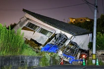 Thiệt hại từ trận động đất ở Nhật Bản tuần trước không quá nghiêm trọng, nhưng mối đe dọa từ một trận động đất lớn bắt nguồn từ Rãnh Nankai vẫn còn (Ảnh: Kyodo)