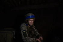 Một binh sĩ Ukraine gần biên giới Nga-Ukraine, ngày 30/9. Ảnh: Getty.