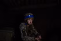 Một binh sĩ Ukraine gần biên giới Nga-Ukraine, ngày 30/9. Ảnh: Getty.