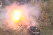 Xe tăng M1 Abrams đang khai hỏa (Ảnh: BQP Ukraine)