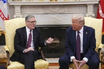 Tổng thống Mỹ Donald Trump gặp Thủ tướng Anh Keir Starmer ngày 27/2. Ảnh: GEtty.