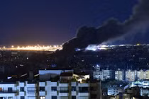 Khói bốc lên từ khu phố Laylaki, Dahieh sau cuộc không kích của Israel nhằm vào Lebanon ngày 1/10 (Ảnh: Getty)