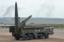 Hệ thống tên lửa đạn đạo tầm ngắn di động Iskander của Nga (Ảnh: Sputnik)