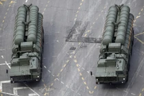Hệ thống phòng không S-400 của Nga tham gia lễ duyệt binh Ngày Chiến thắng tại Quảng trường Đỏ. Ảnh: Sputnik.