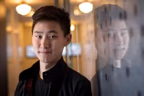 Alexandr Wang cho biết: “Khi máy tính cá nhân lần đầu tiên xuất hiện, những người dành nhiều thời gian sử dụng và lớn lên cùng nó nhất sẽ có lợi thế to lớn trong nền kinh tế tương lai”. Ảnh: Bloomberg.