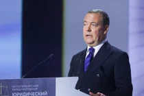 Phó Chủ tịch Hội đồng An ninh Nga Dmitry Medvedev tại St. Petersburg, Nga, ngày 20/5. Ảnh: RT.