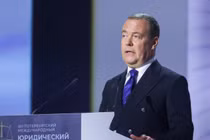 Phó Chủ tịch Hội đồng An ninh Nga Dmitry Medvedev tại St. Petersburg, Nga, ngày 20/5. Ảnh: RT.