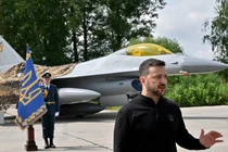 Tổng thống Ukraine Volodymyr Zelensky từ lâu đã yêu cầu máy bay F-16 hỗ trợ đất nước ông chiến đấu chống lại Nga. Ảnh: AFP.