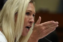 Dân biểu Marjorie Taylor Greene trong một phiên điều trần tại Hạ viện (Ảnh: Getty)