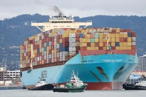 Cảng ở Oakland, California, trong hôm 3/2, một ngày trước khi thuế quan mới của Mỹ đối với hàng hóa Trung Quốc có hiệu lực. Ảnh: EPA.