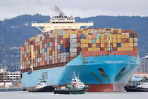 Cảng ở Oakland, California, trong hôm 3/2, một ngày trước khi thuế quan mới của Mỹ đối với hàng hóa Trung Quốc có hiệu lực. Ảnh: EPA.