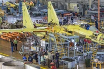 Hoạt động sản xuất Su-35 tại Nhà máy máy bay Komsomolsk ở Amur. Ảnh: MW.