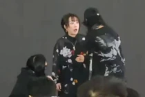 Buổi biểu diễn của ca sĩ Nhật Bản Maki Otsuki tại một sự kiện anime ở Thượng Hải đã bị dừng đột ngột. Ekip của cô cho biết cô đã "trở về nhà an toàn". Ảnh: SCMP.