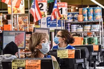 Nhóm người tiêu dùng lớn tuổi ở Mỹ đóng góp ngày càng nhiều cho hoạt động chi tiêu tiêu dùng (Ảnh: NYPost)