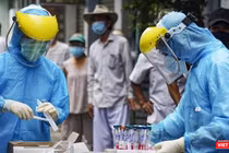 Hà Nội tổ chức xét nghiệm diện rộng thần tốc 100% người dân trên toàn bộ địa bàn TP. để bóc tách các trường hợp F0 ra khỏi cộng đồng.
