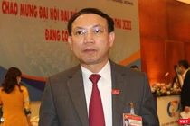 Ông Nguyễn Xuân Ký - Bí thư Tỉnh ủy Quảng Ninh - trả lời báo chí bên hành lang Đại hội Đảng lần thứ XIII. Ảnh: Anh Lê.