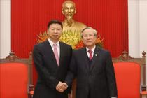 Ủy viên Bộ Chính trị, Thường trực Ban Bí thư Trần Quốc Vượng tiếp đồng chí Tống Đào, Ủy viên Trung ương Đảng, Trưởng Ban Liên lạc Đối ngoại Trung ương Đảng Cộng sản Trung Quốc. (Ảnh: Phương Hoa/TTXVN)