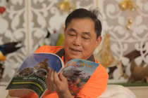 Ông Huỳnh Uy Dũng cho biết ông thường xuyên nghiên cứu Phật pháp. Ảnh: An Tâm.