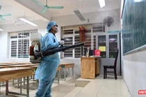 Phun khử sát khuẩn tại các trường học. Ảnh: HB.