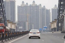 Một dự án bất động sản còn chưa hoàn thiện của Evergrande ở Lạc Dương, Trung Quốc, tháng 9/2021 - Ảnh: Reuters.