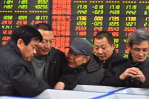 Thị trường chứng khoán Trung Quốc lao dốc sau những động thái siết giáo dục tư nhân của nhà chức trách (Ảnh minh hoạ - Nguồn: Bloomberg)