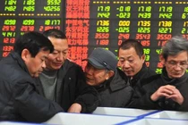 Thị trường chứng khoán Trung Quốc lao dốc sau những động thái siết giáo dục tư nhân của nhà chức trách (Ảnh minh hoạ - Nguồn: Bloomberg)