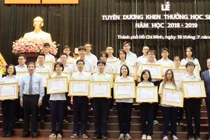 Tuyên dương hơn 600 học sinh có thành tích xuất sắc trong năm học 2018-2019