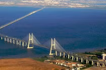 Cầu Kerch nối Nga với bán đảo Crimea vừa khánh thành